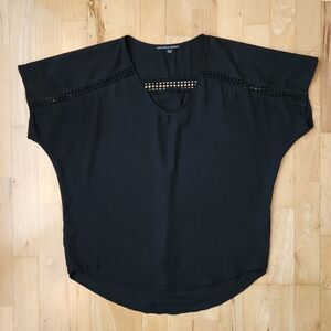 Harlowe & Graham Black Shortsleeve Blouse, Vneck, Lace Detailing, Small